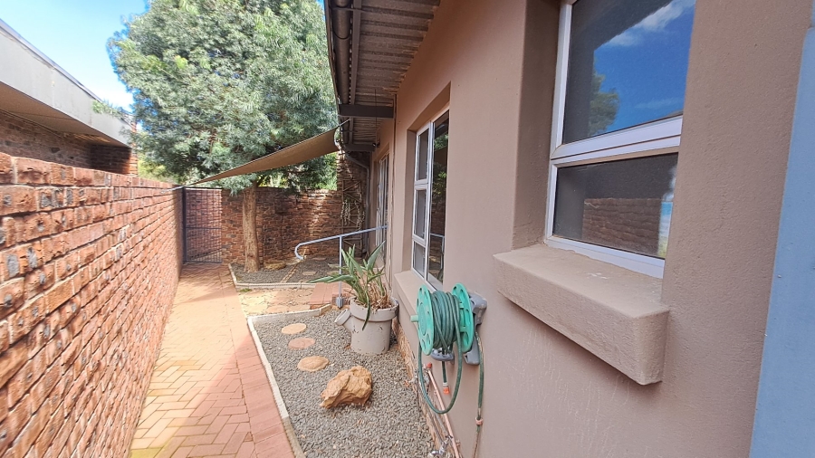 2 Bedroom Property for Sale in Pellissier Free State